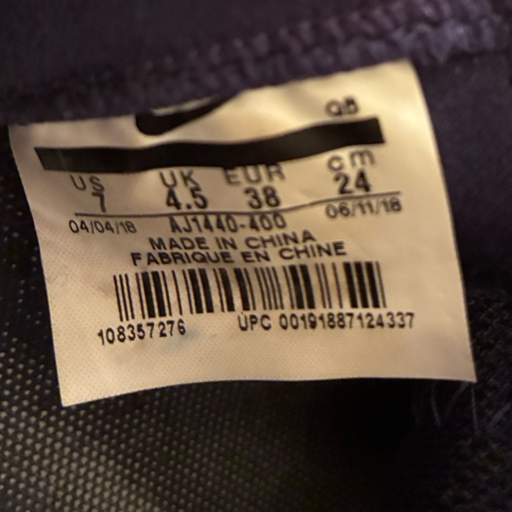 NIKE SB BRUIN LOW NAVY SUEDE WITH BLACK LOHO - EUC - Picture 4 of 6